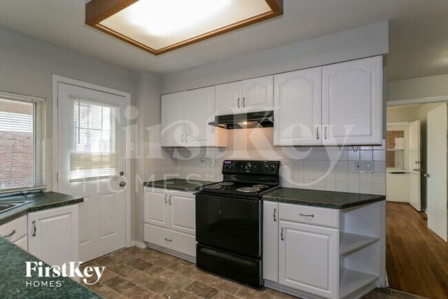 Foto del edificio - 8680 Belhaven Dr