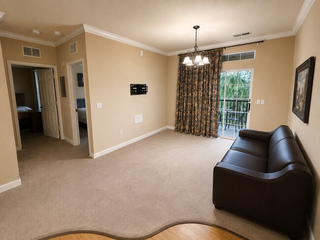 Foto del edificio - Spacious Furnished 3-Bedroom Condo Oasis with 2 Baths in Davenport