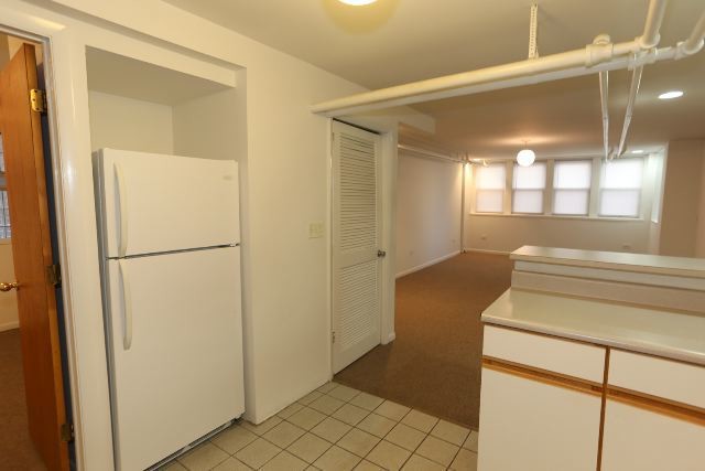 Building Photo - Awesome 2 Bedroom, 1 Bath in Wrigleyville ...