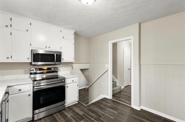 Building Photo - 3800 Leisure Ln