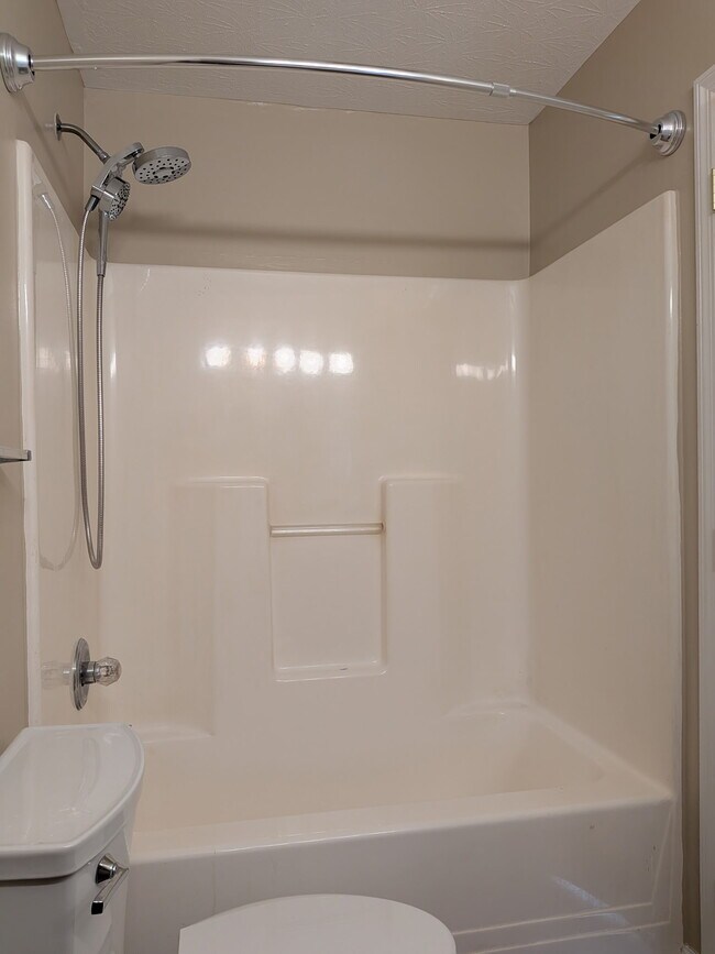 Foto del edificio - 913 Weeping Willow Dr