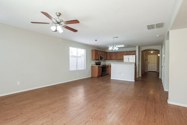 Foto del edificio - 372 S 151st Ave