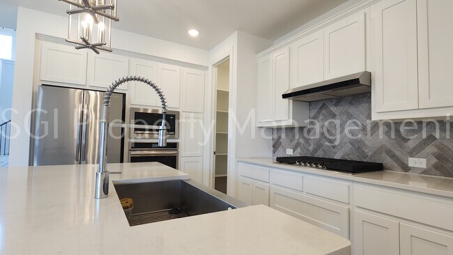 Foto del edificio - 3124 Engelman Dr