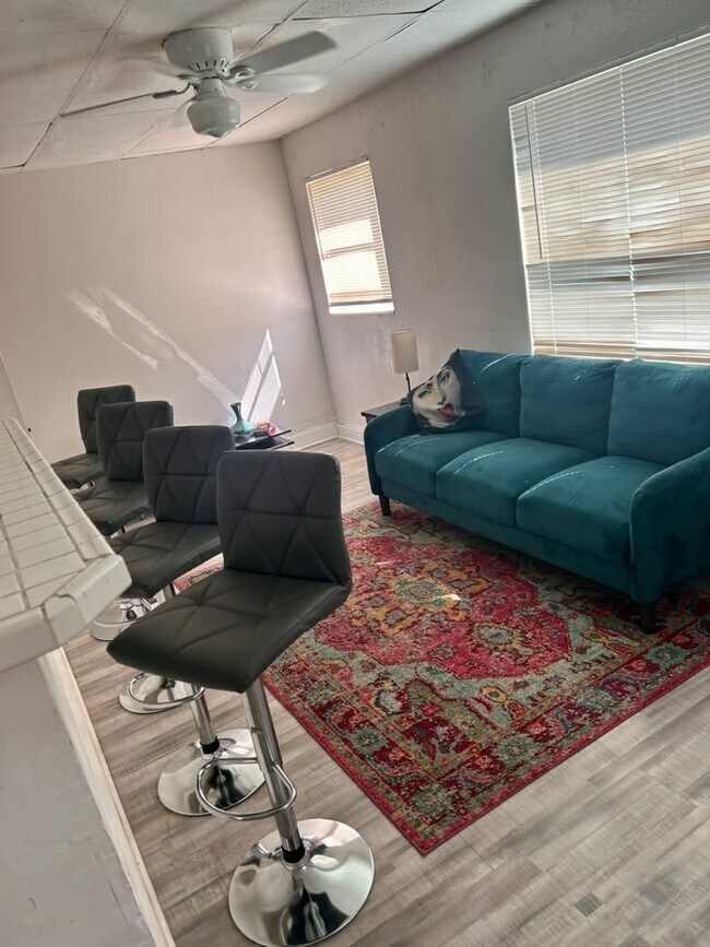 Foto del edificio - 7871 Terrace Rd