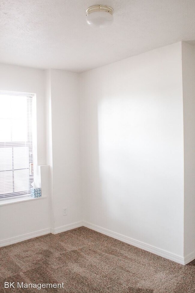 Building Photo - 4 br, 2 bath House - 112 E Wood St- Unit 16