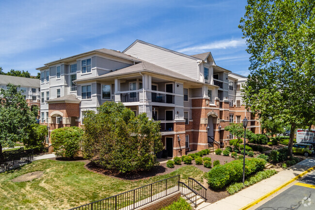 Building Photo - Columbia Crossing