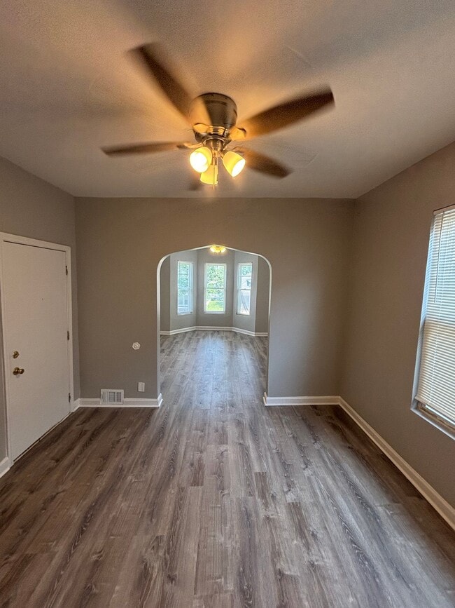 Photo - 707 E 92nd Pl (Chicago, IL) Apartment