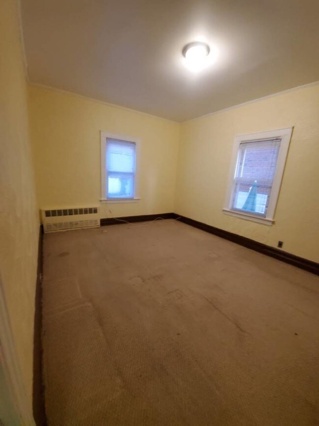 Building Photo - 1739 Troy Ave
