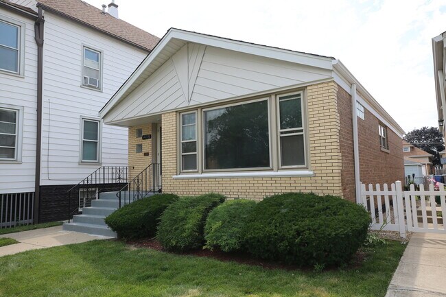 Building Photo - 5418 S Lorel Ave