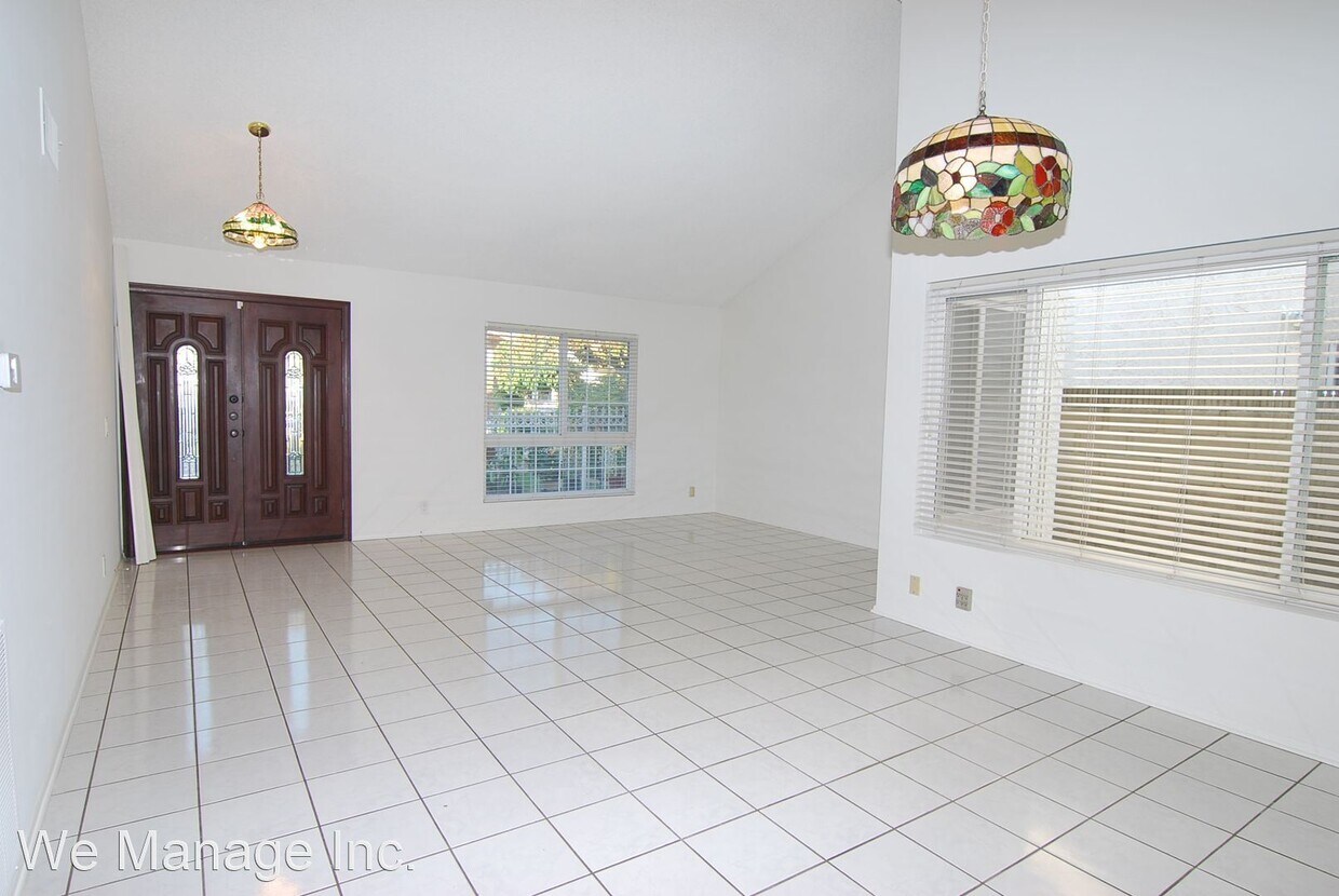 3 br, 2.5 bath House 12522 Pine Creek Road House Rental in Cerritos