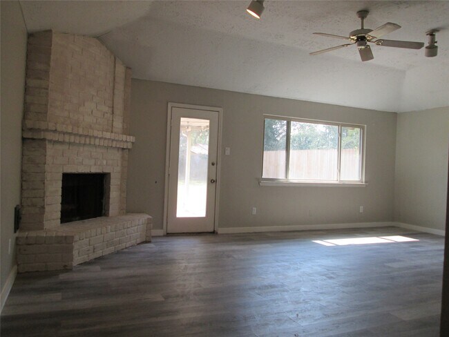 Foto del edificio - 2506 Portland Dr