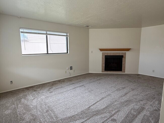 Foto del edificio - 2196 w 5600 s