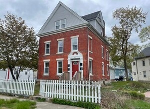 Building Photo - 287 W Main St