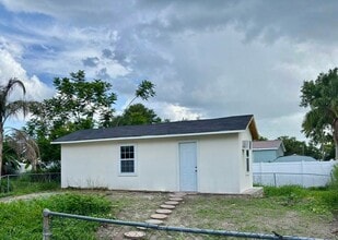 Building Photo - 2837 Vermont Ave