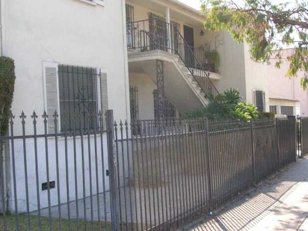 Foto del edificio - 5230 W Olympic Blvd