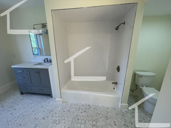 Foto del edificio - LUXURY TOWNHOUSE IN BROOKLINE PARKING INCL...
