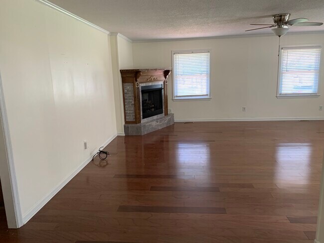 Foto del edificio - 207 McLeod Dr