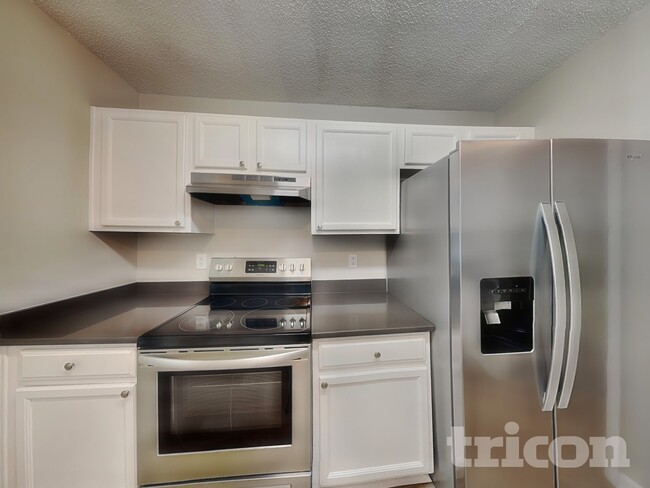 Building Photo - 4417 Woodlawn Dr