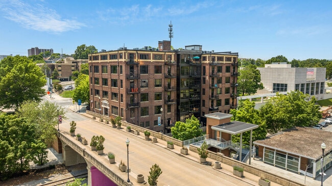Building Photo - 1060 Worlds Fair Park Dr