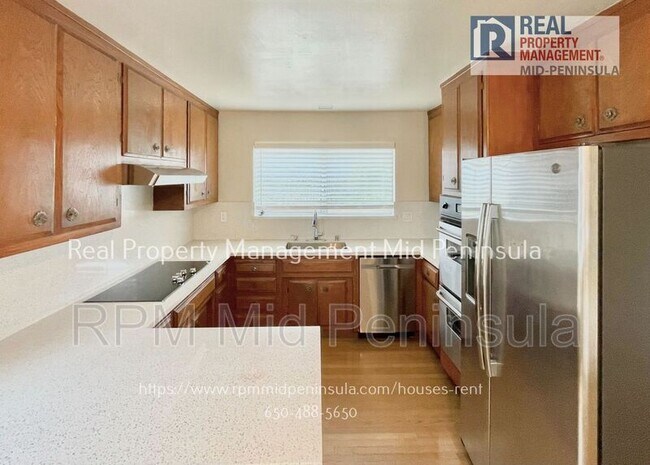 Building Photo - 900 Crestview Dr