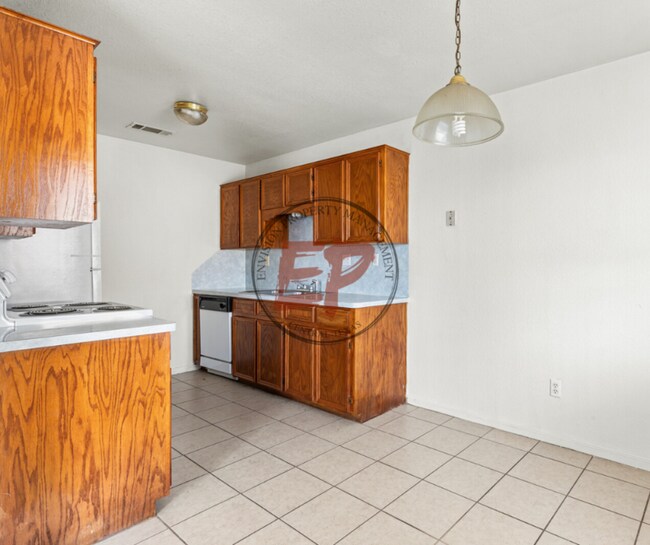 Foto del edificio - 2324 Breezy Dr