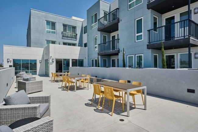 Foto del edificio - 1623 W Manchester Ave