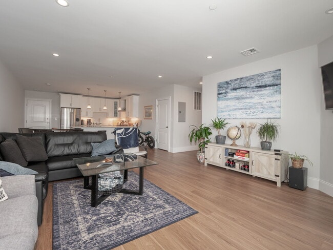 Building Photo - 45 L St