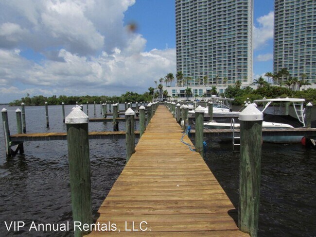 Foto del edificio - 2885 Palm Beach Blvd