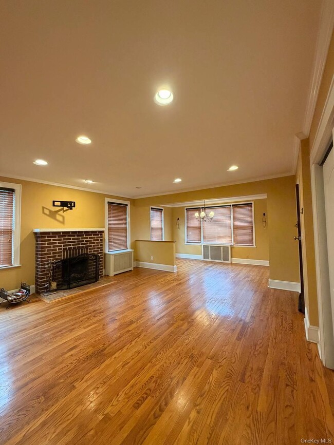 Building Photo - 462 Franklin Blvd