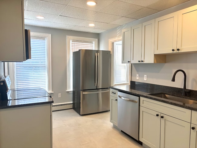 Building Photo - 132 Division St