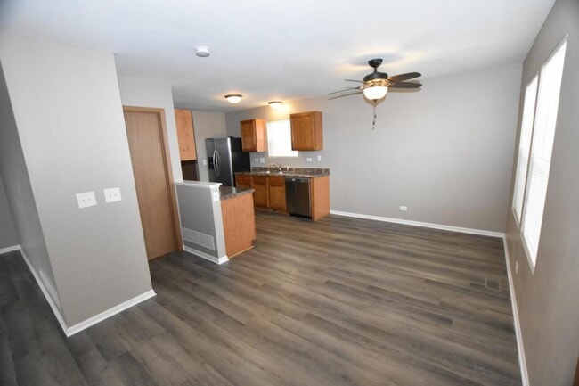 Foto del edificio - 24 Waterbury Cir