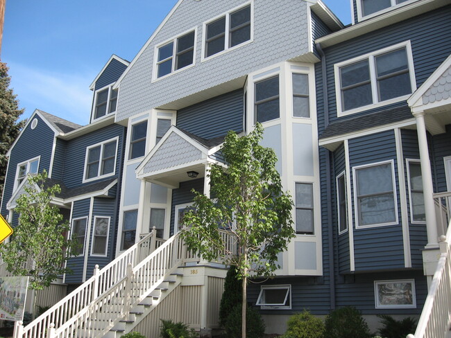 Building Photo - 187 Bucknam St