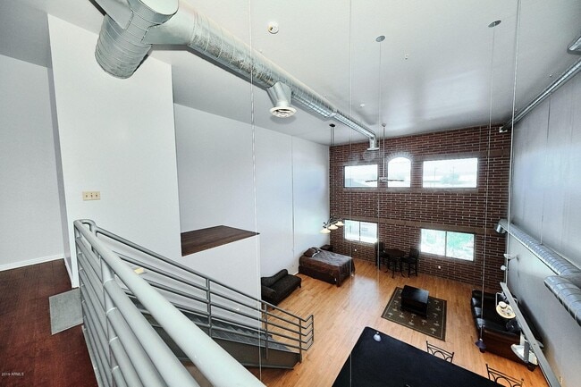 Building Photo - 424 S 2nd St