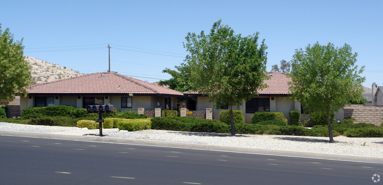 Primary Photo - 16443 Apple Valley Rd