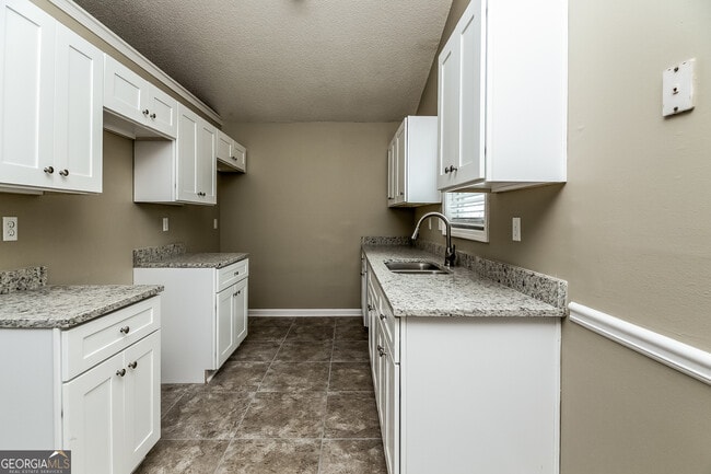 Building Photo - 831 Rosewood Cir