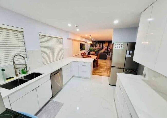 Photo du bâtiment - 1871 Coquitlam Av