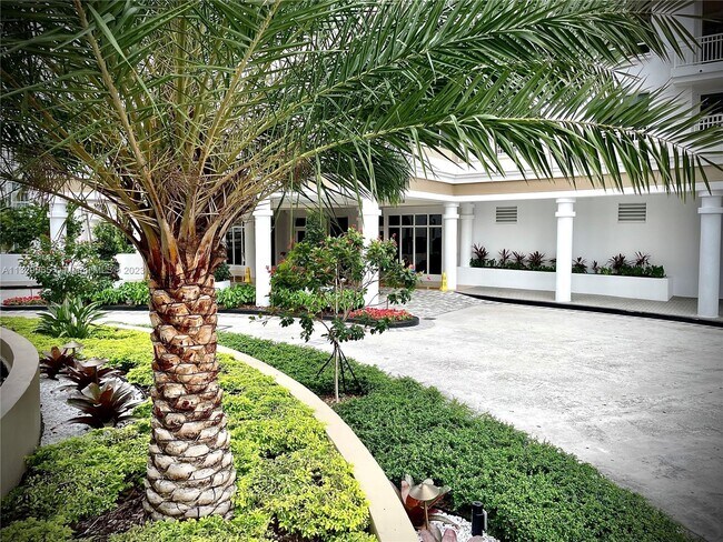 Building Photo - 801 Brickell Key Blvd