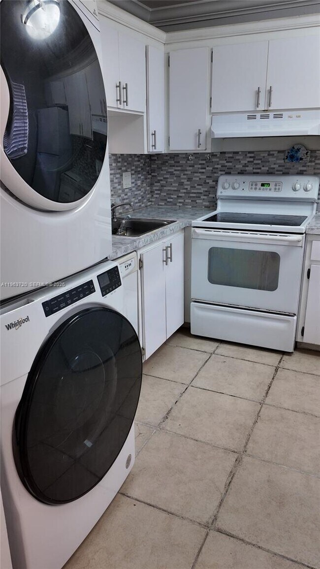 Foto del edificio - 3777 NW 78th Ave