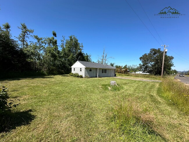 Building Photo - 2 Bedroom Home On Property In Creswell