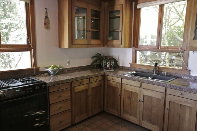 Foto del edificio - Vintage 4 Bedroom Home off Fairmount Blvd
