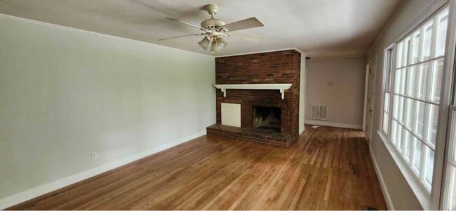 Building Photo - 1150 Brown Dr