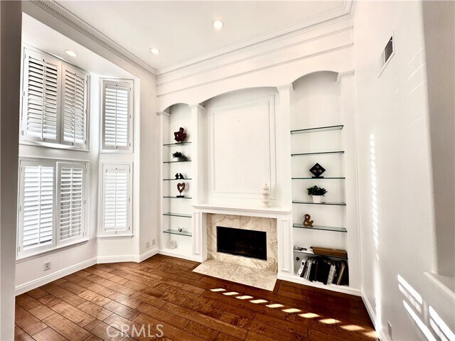 Building Photo - 18 Elkader