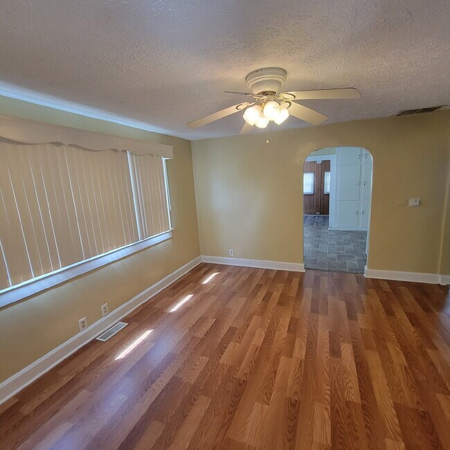 Foto del edificio - 2 Bedroom Lawrence home.