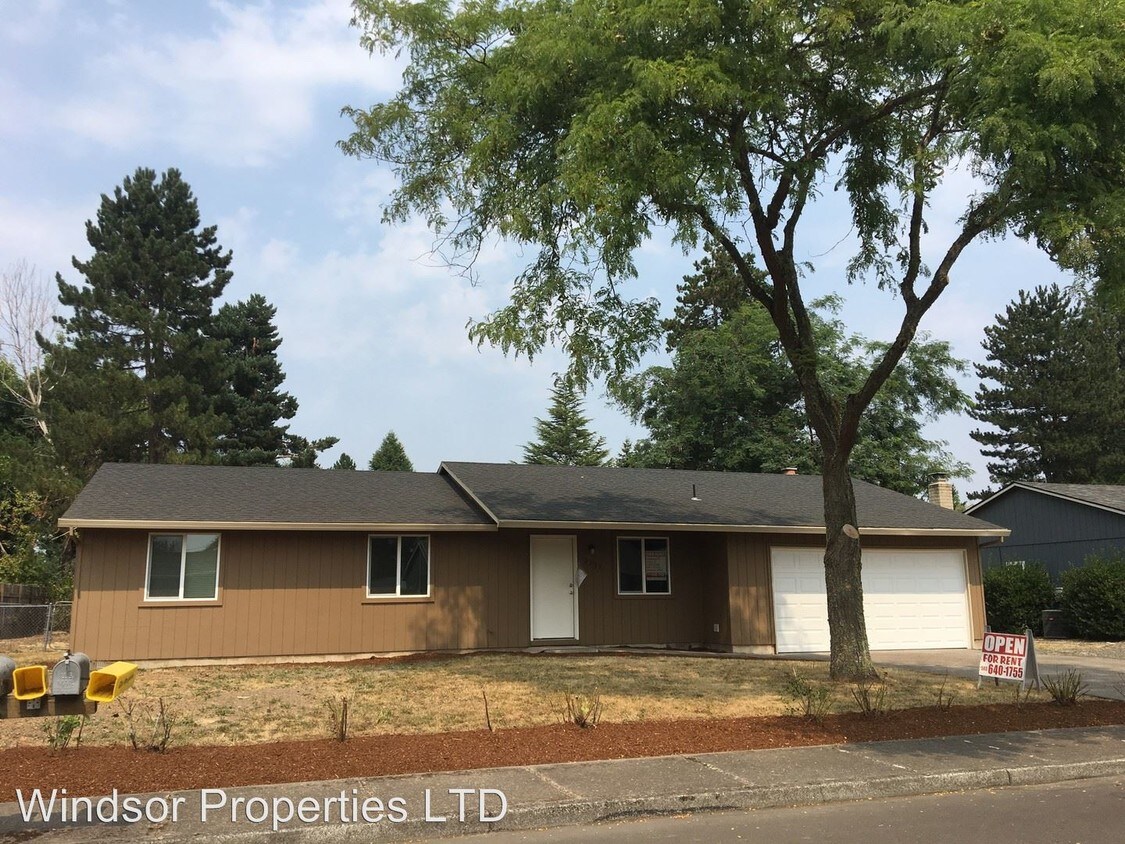 Primary Photo - 4 br, 2 bath House - 2233 NE Thomas St.