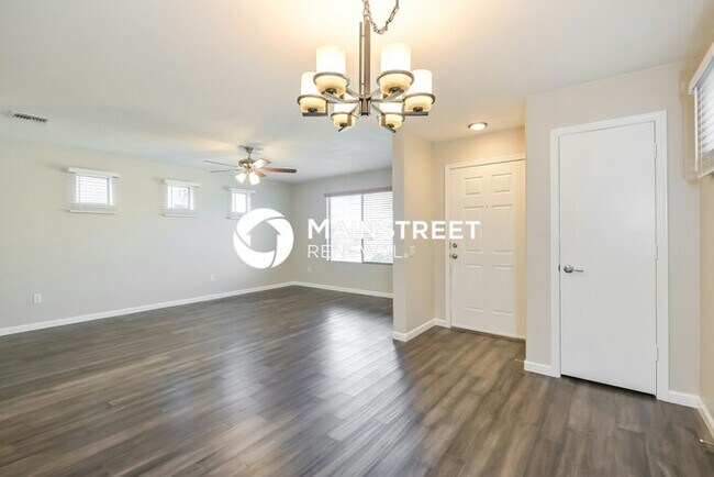 Building Photo - 3 Bedroom Pet-Friendly Home in Tucson, AZ with Main Street Renewal