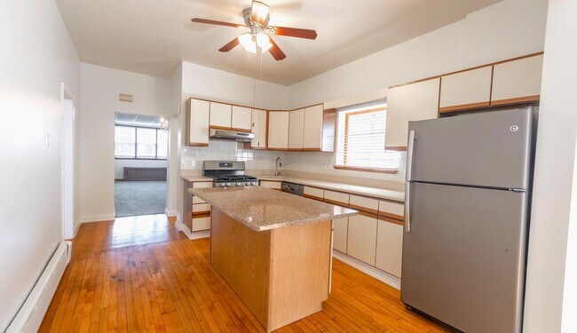 Foto del edificio - 2938 S Loomis St