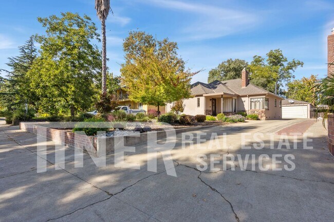 Foto del edificio - Beautiful Woodlake 3 Bedroom Home