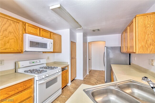 Foto del edificio - 9979 Keephills St