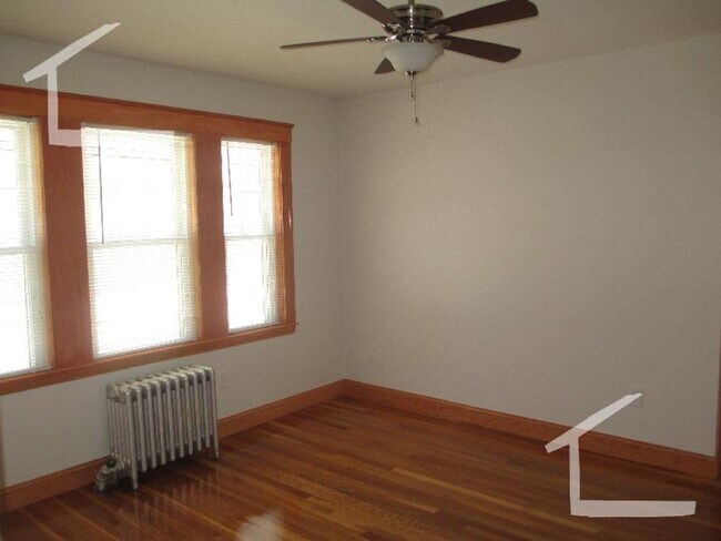 Building Photo - 32 Elmira St