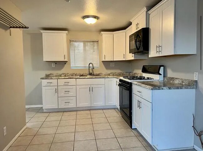 Foto del edificio - 1745 Warnock Dr